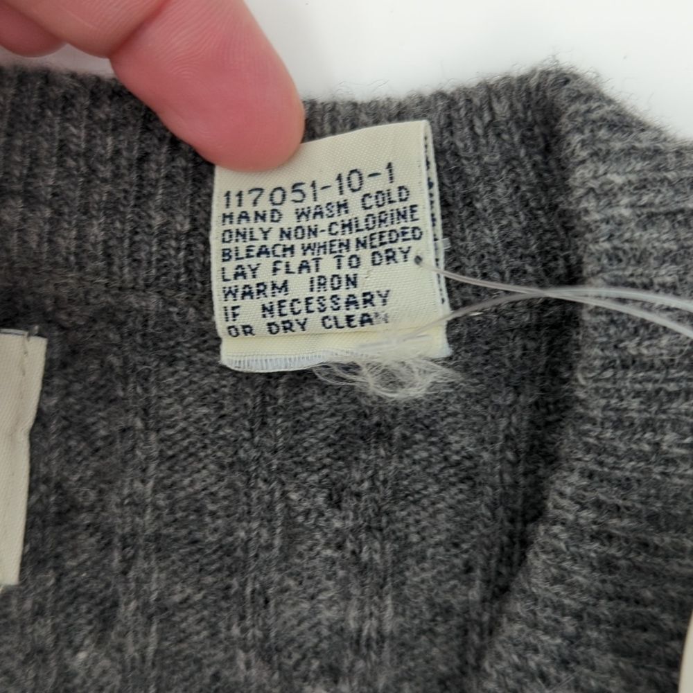 Gap Men's Lambswool Blend Gray V-Neck Cable Knit Pullover Sweater Size Large - Picture 3 of 5
